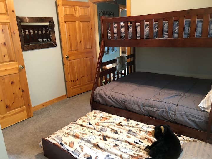 3号卧室，空间宽敞，床位充足。