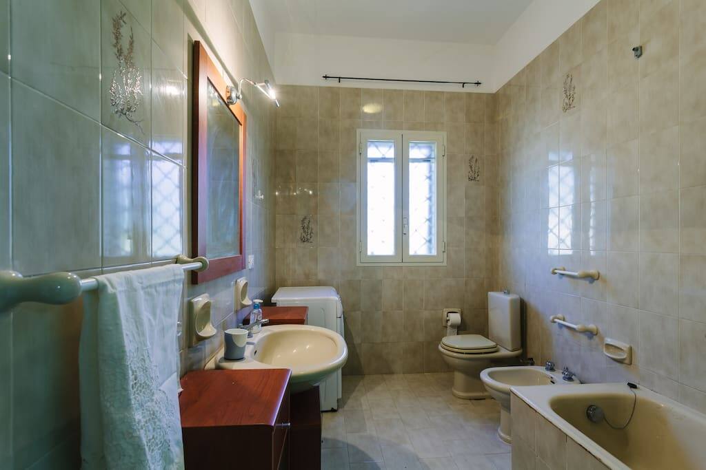Bagno riservato esterno alla camera (accesso dal corridoio)
