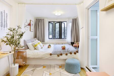 【疫情期间仅长租，月租5500元】法式花园住宅 毗邻淮海中路、常熟路 1/7号线常熟路地铁站