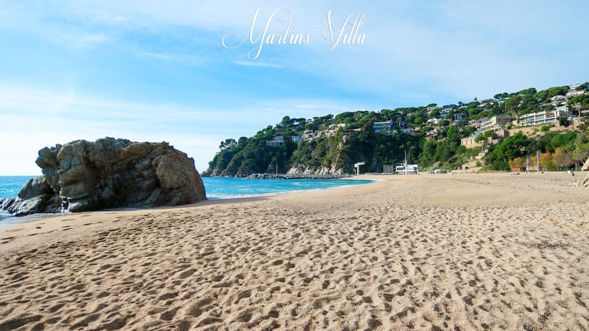 Martin ‘s Villa. House on the beach with pool gallery image 5