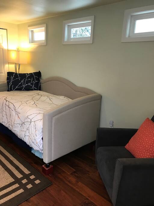 Great day bed with twin mattress and a twin trundle
