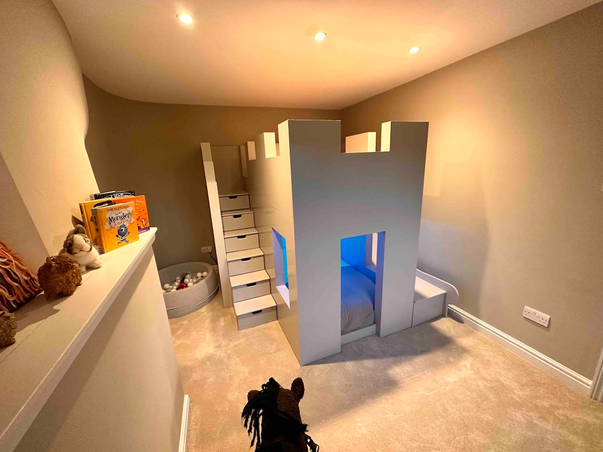 卧室3 -命名城堡COMBE
配有1张双层床（ 2张单人床垫）