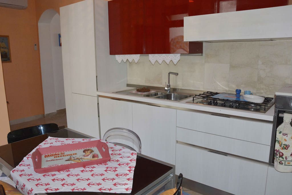 cucina completa con 5 fornelli