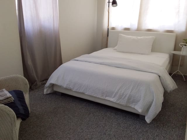 Beautiful beach, Surfing, Shopping, Dining.