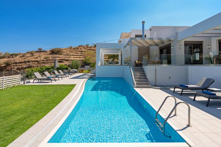 Eolia Iconic Villa, walking distance to the beach gallery image 2