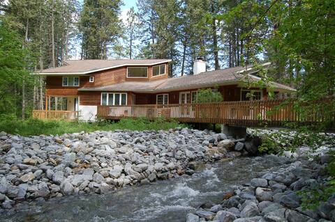 Fabulous Mountain Creek Retreat near Flathead Lake