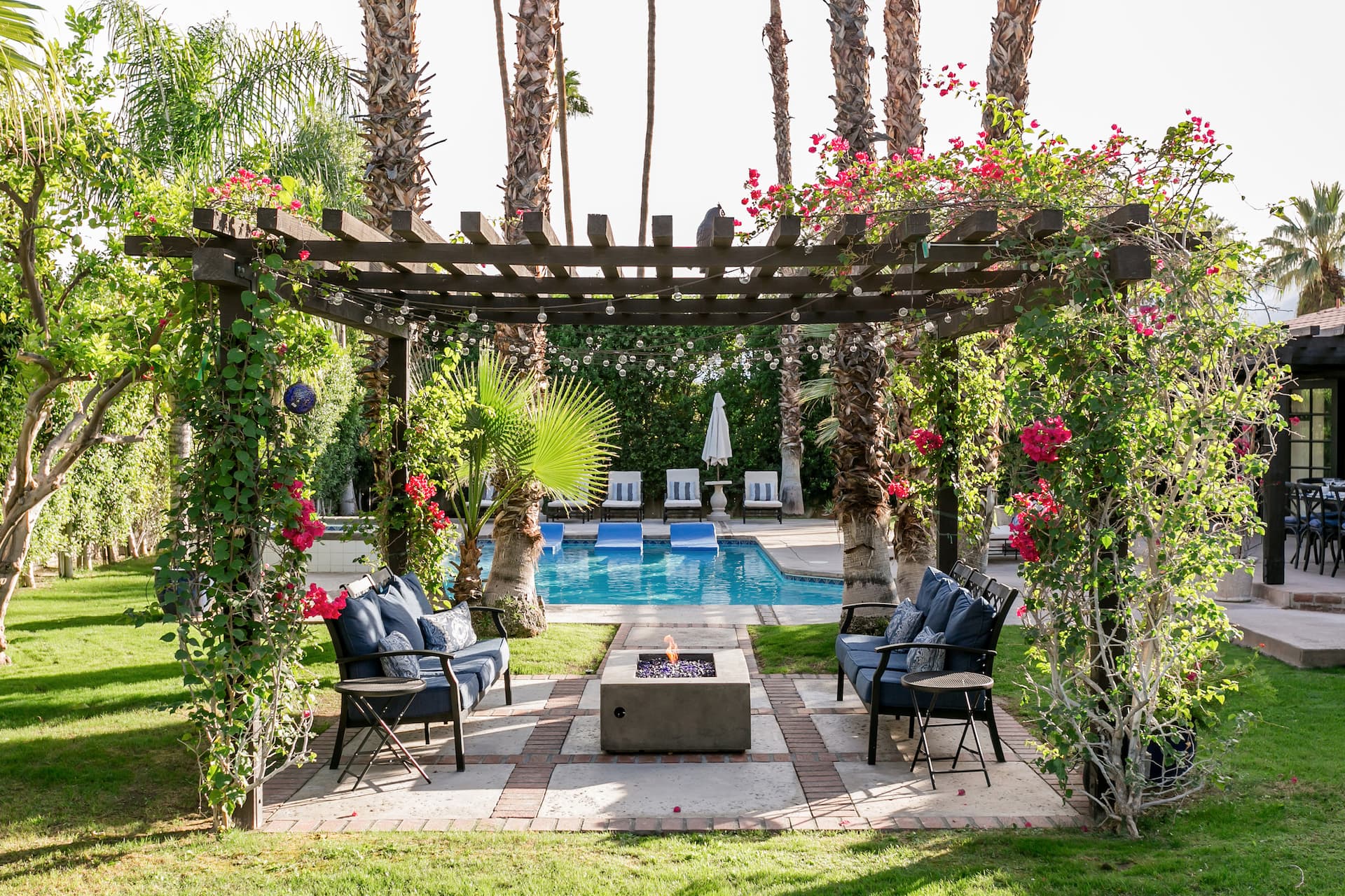 Wow! This is a truly dreamy Palm Springs Airbnb. You have to see the pictures!