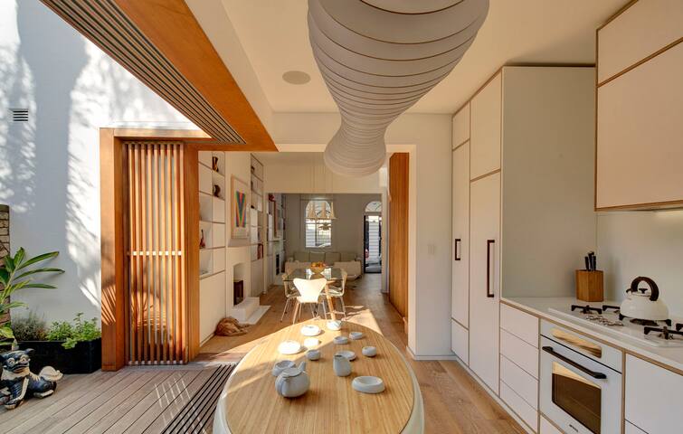 Awardwinning DesignerHouse in Paddo near Bondi+CBD gallery image 4