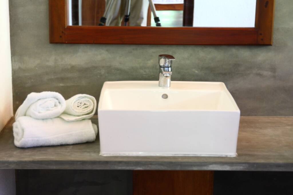 BATH ROOM