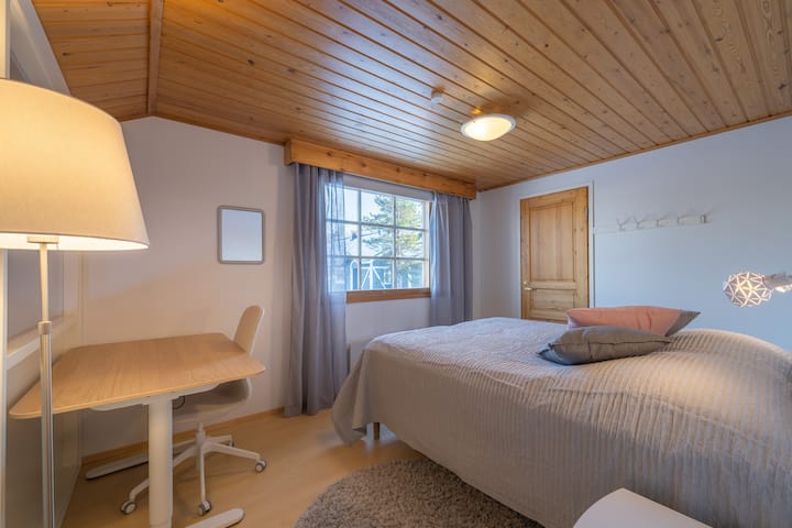 Საძინებელი 2, მაღლა.