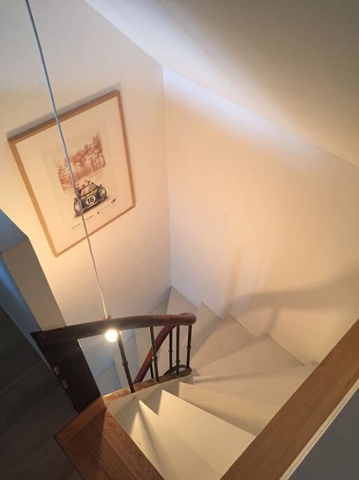 Escalier d'accès à l'étage.