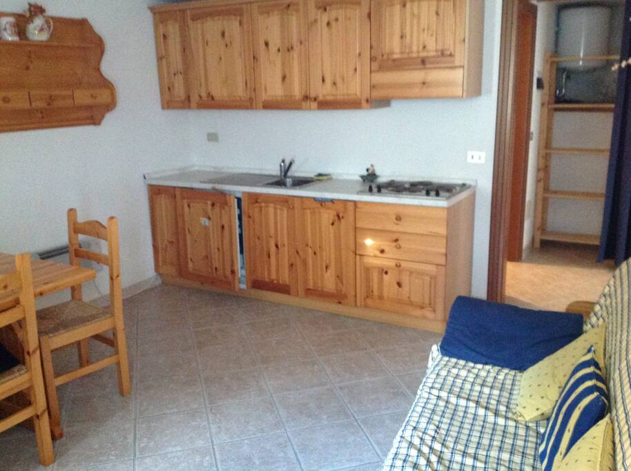 Ampia cucina con lavastoviglie