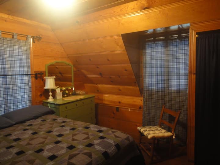 חדר שינה צדדי למעלה (מיטת קווין סייז)