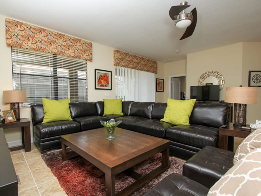 Sweet Home Vacation Rental Homes: 4 Bedrooms Villa The Champions Gate (Living Room)