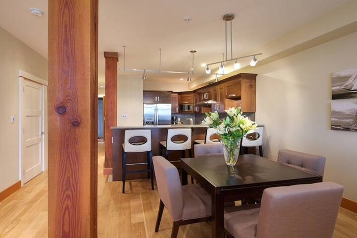 Mariner’s Loft Salt Spring Island 2 BDRM/2BATH