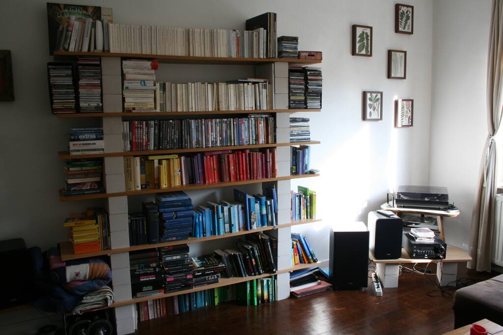 ...Büchern und DVDs.