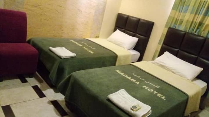 Single bad in shared room with shared bathroom B&B - Airbnb