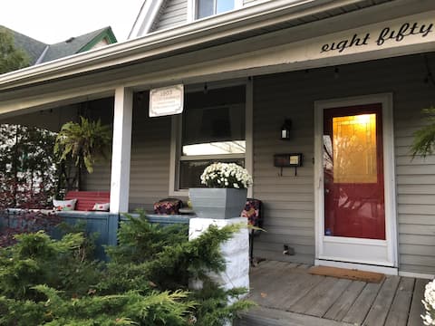 Cozy Stay in the Heart of Old East Village