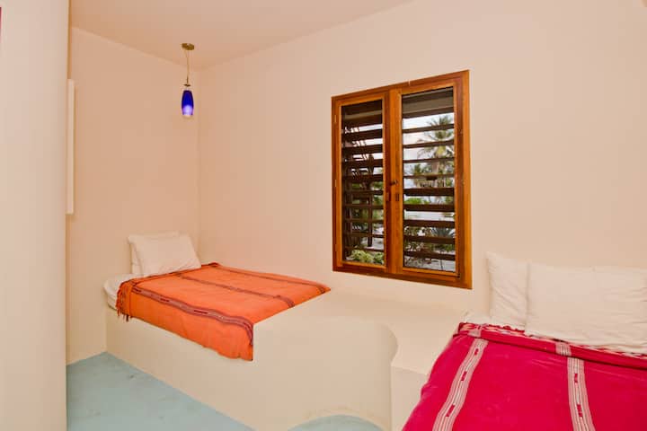 غرفة نوم في الطابق الأرضي