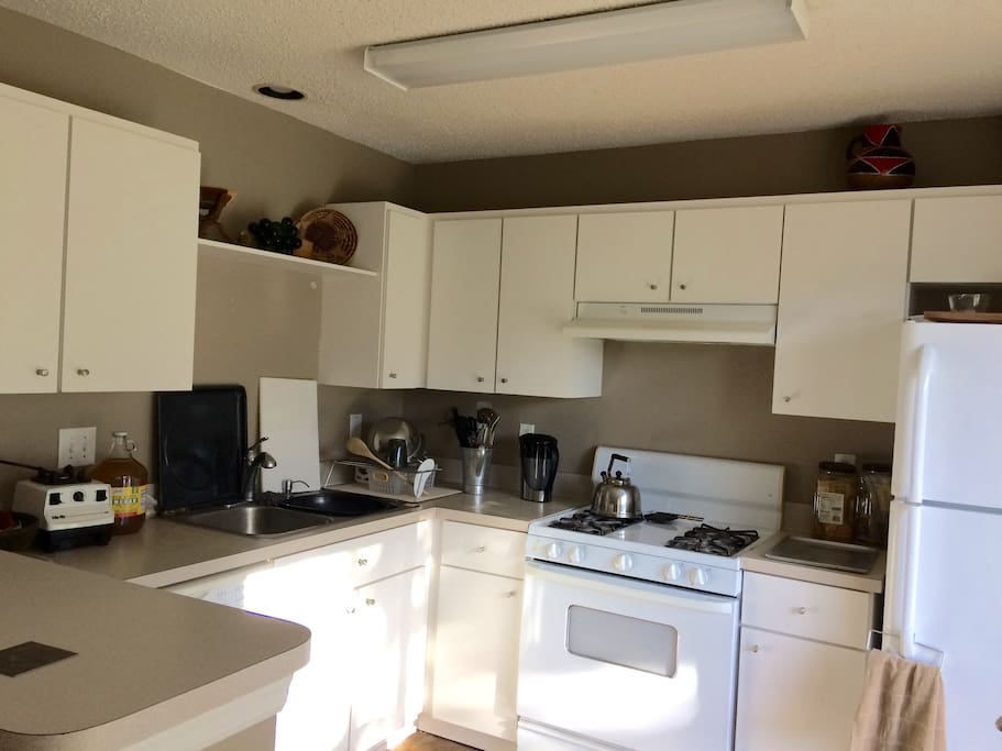 Shared kitchen usage, complimentary coffee and tea