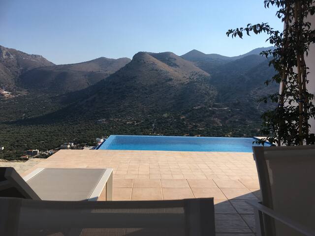 Villa Estee : private infinity pool en jacuzzi gallery image 2