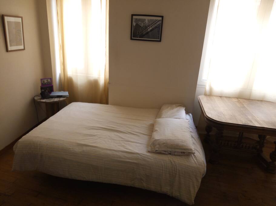 Clic clac très comfortable pour une ou deux personnes dans la pièce principale.
