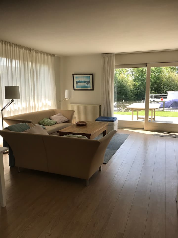 Villa Aan Water Sneekermeer Terherne Met Fietsen. - Sneek