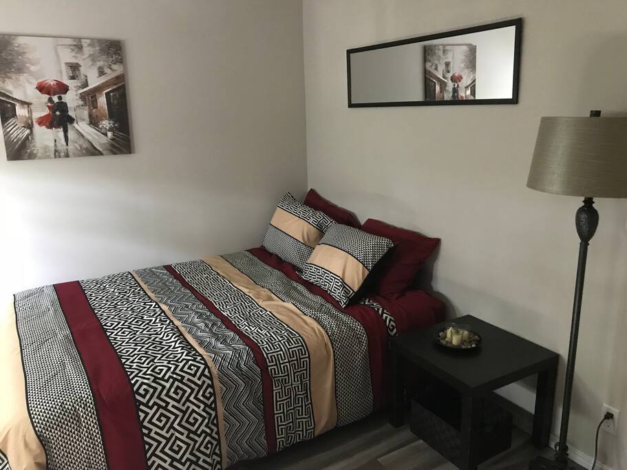 Spacious newly renovated bedroom- Single or Double occupancy