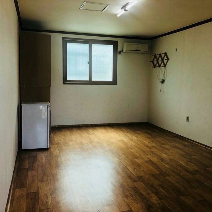 온돌방입니다 깨끗하구 아늑합니다^^