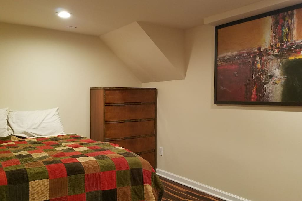 Bedroom with queen sized bed