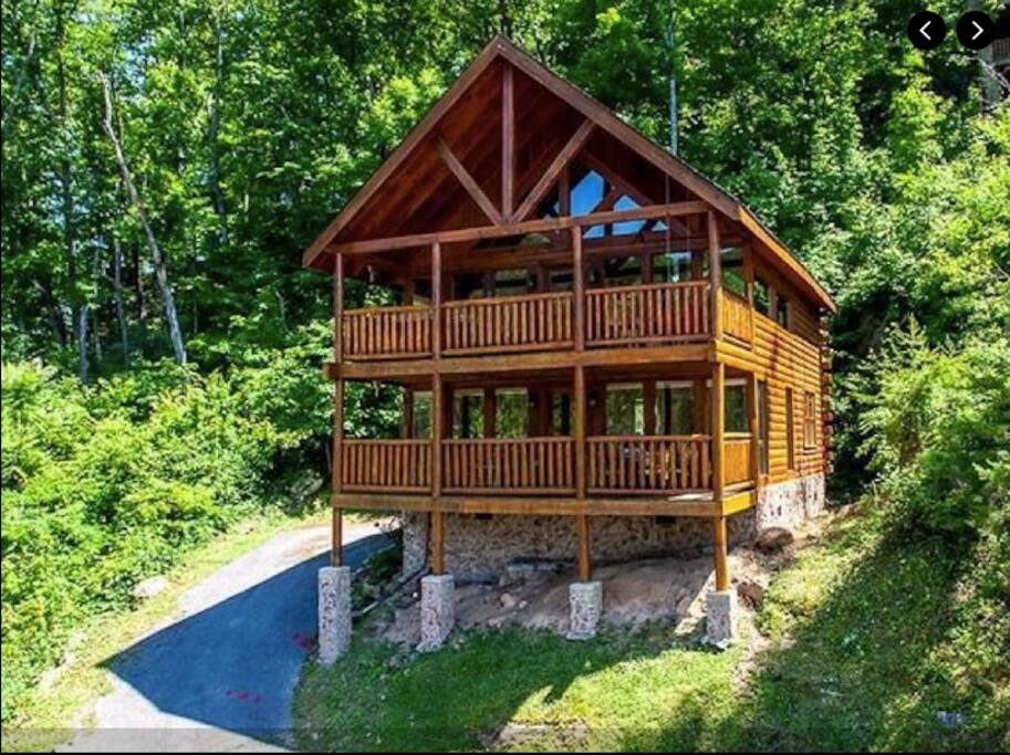 Front facing view of cabin