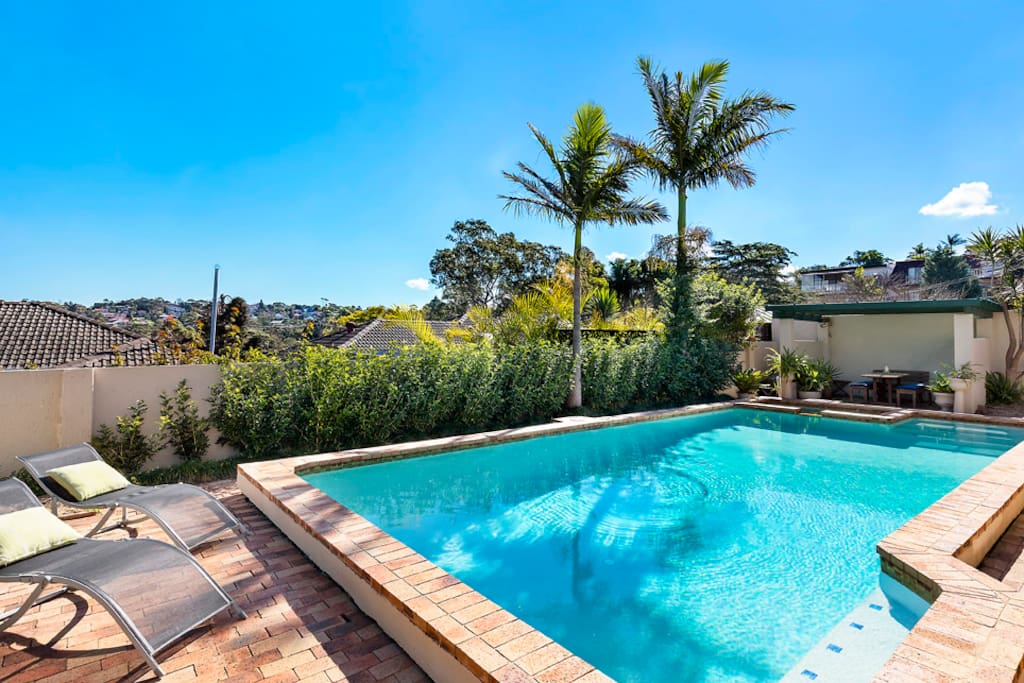 Back- yard pool shared with owners Pool is accessible from 9 am to 5pm from September to April after having agreed with owners