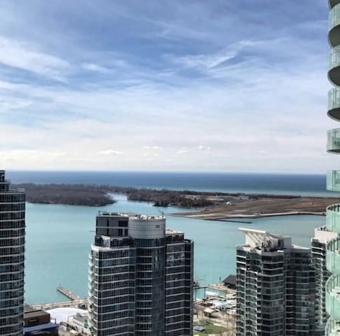 Private Room in a stunning lake view location