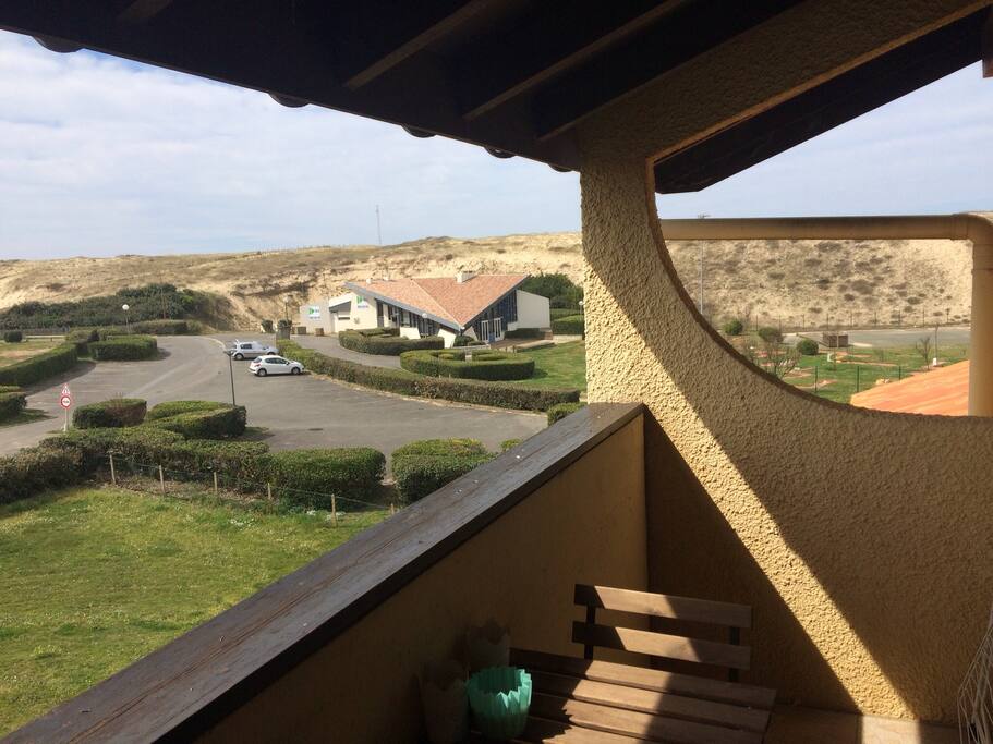 You can enjoy the sunset on this balcony and on clear days you can see the Pyrenees in the south