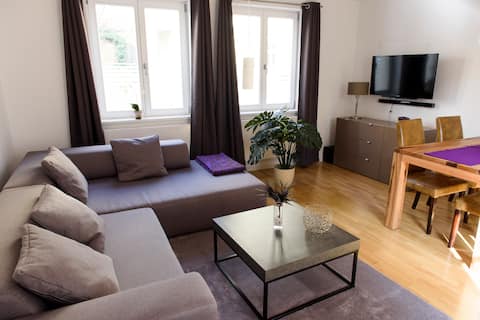 Popular Airbnb listing: Beautifully renovated 2-room apartment. in Schwanthalerhöhe