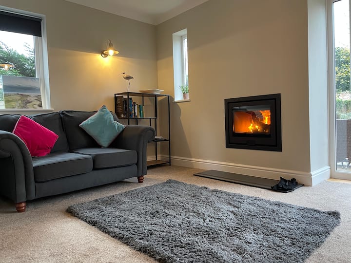 Fab location with log burner and large garden