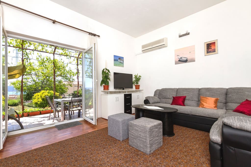 Spacious and Cozy Living room with a Stunning View to sea and Split