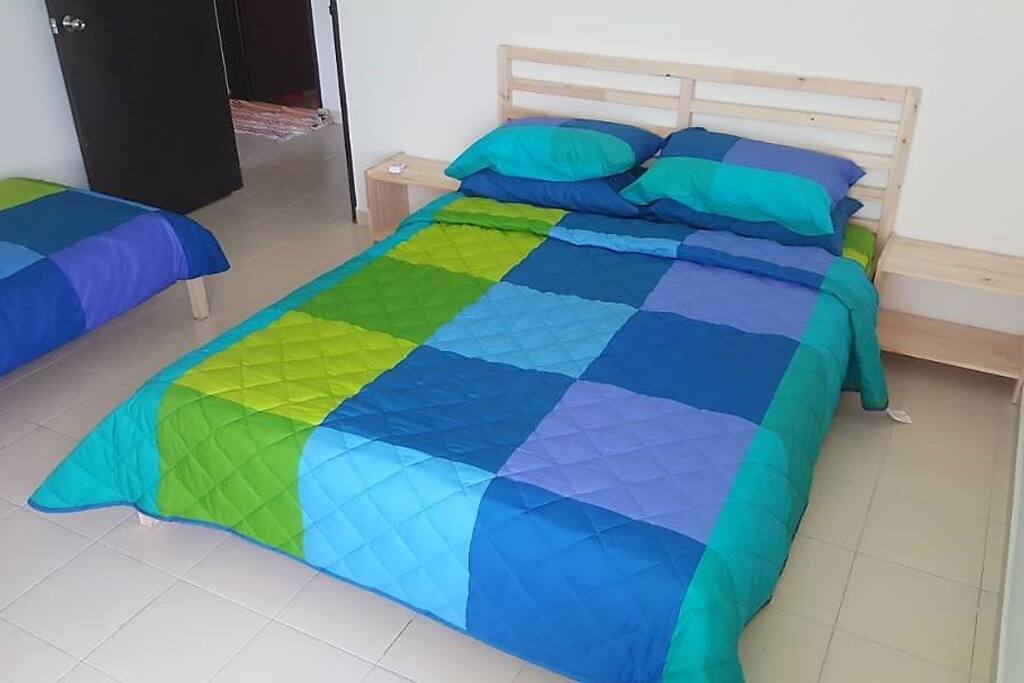 Queen size bed (room with a view)