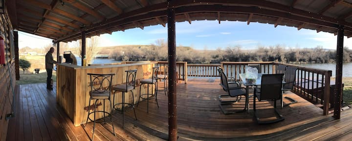 Cabin in Thermopolis · ★4.94 · 3 bedrooms · 5 beds · 2 baths