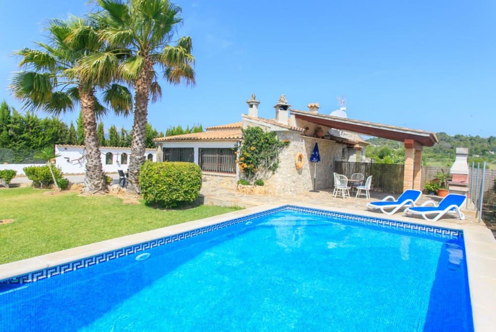 Beautiful Villa with Private Pool, Terrace and Garden