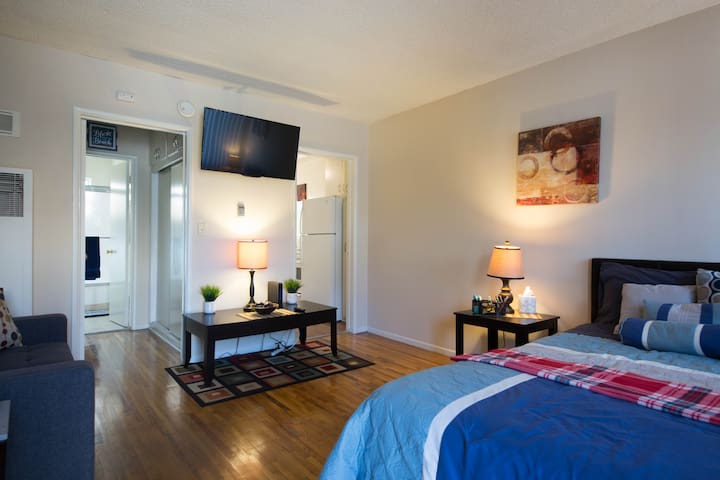 Charming Studio in West Hollywood!
