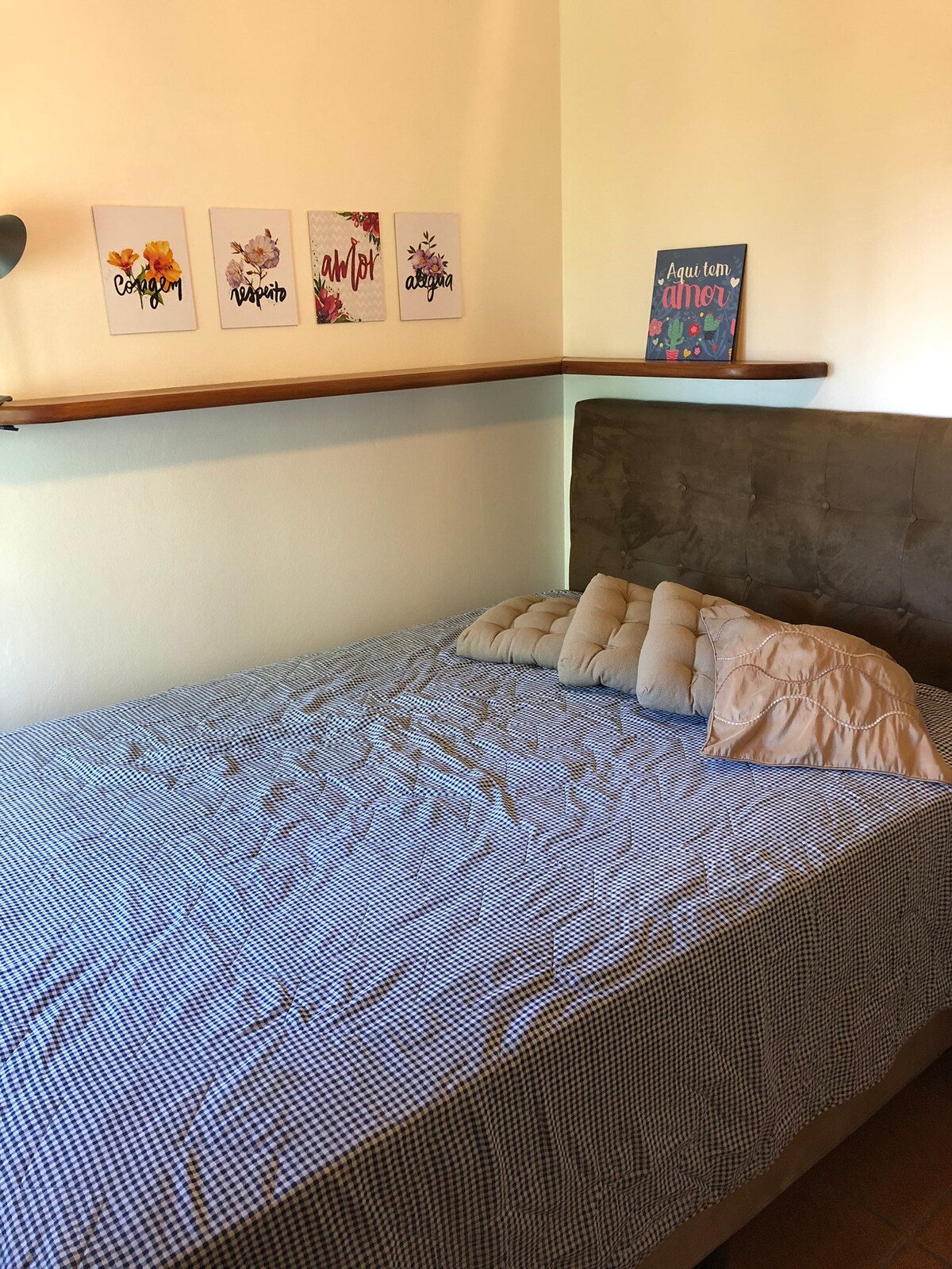 Kamer met tweepersoons boxspringbed