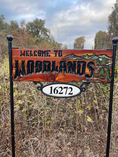 Woodlands-3 bedroom, 2 bath gem with beds for 11