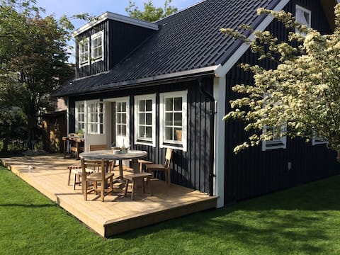 Beach cottage + jacuzzi, close to dunes and sea