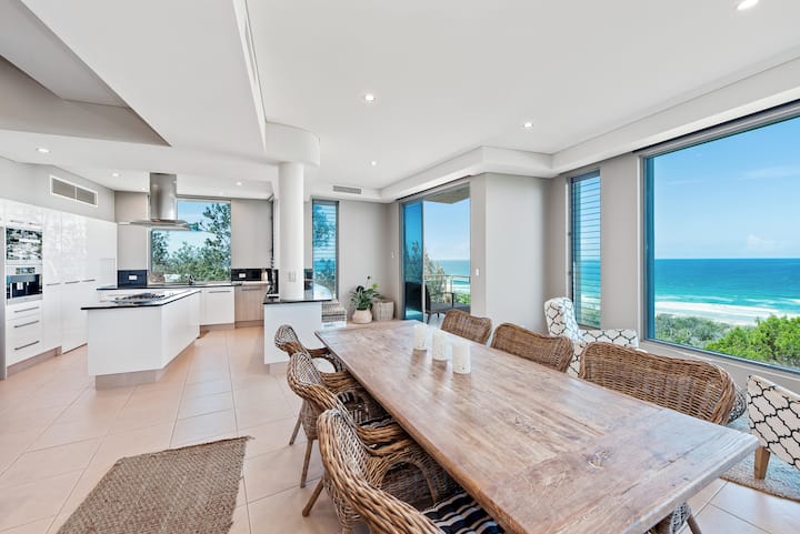 Stunning Beachfront House, Newly Furnished Luxury - Houses for Rent in