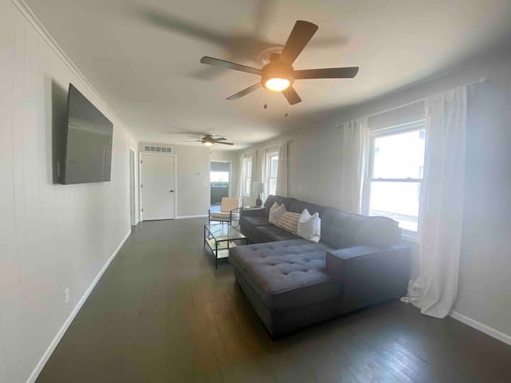 Cozy Downtown Cottage - Steps To Jet Express - Port Clinton, OH