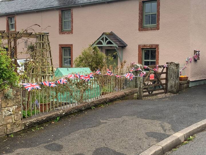 Quirky Cottage near Lake District National Park. Cottages for Rent in