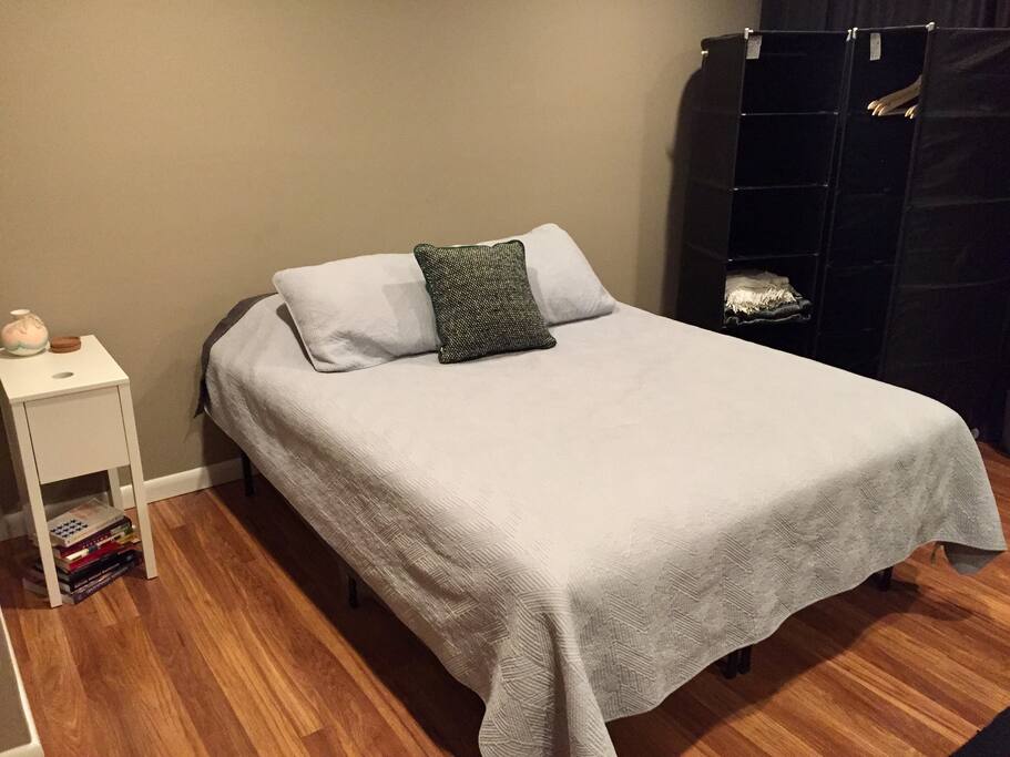Private Studio: Queen Bed