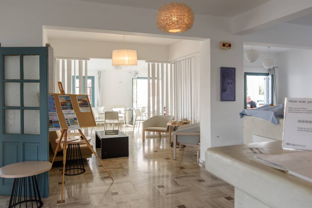 Breakfast area & reception