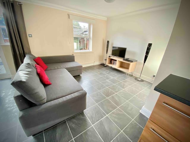 The Annex, self-contained apartment with Hot Tub